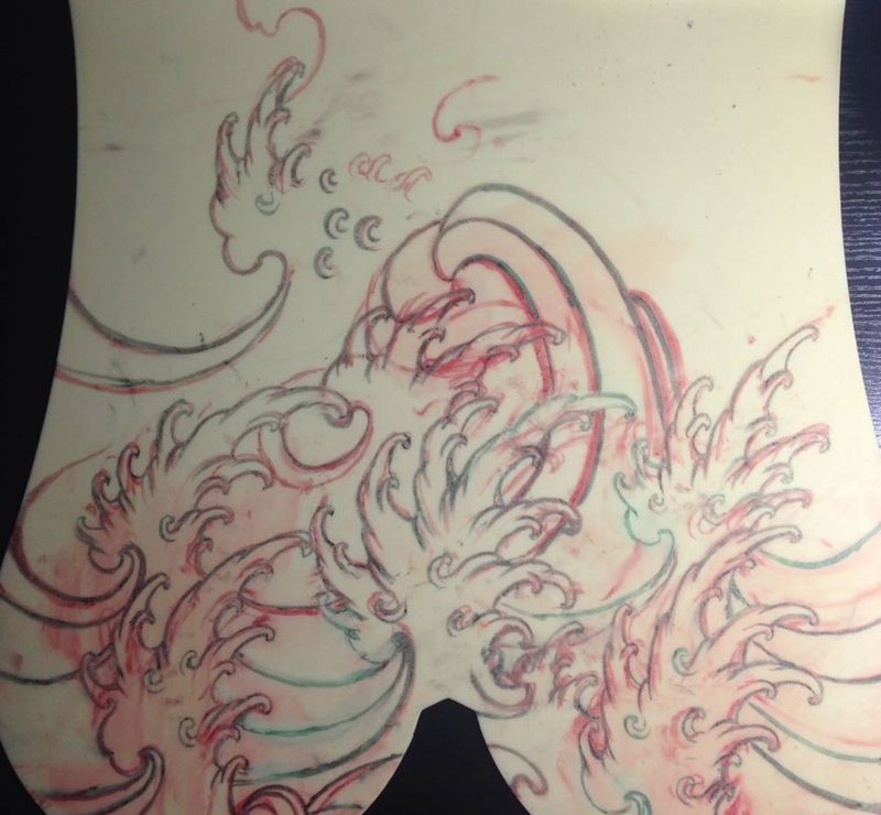 满背水浪纹身图片