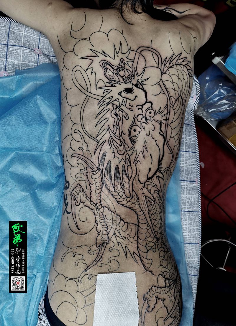 大龙头  到臀部纹身图片_臀部背部老传统纹身图案