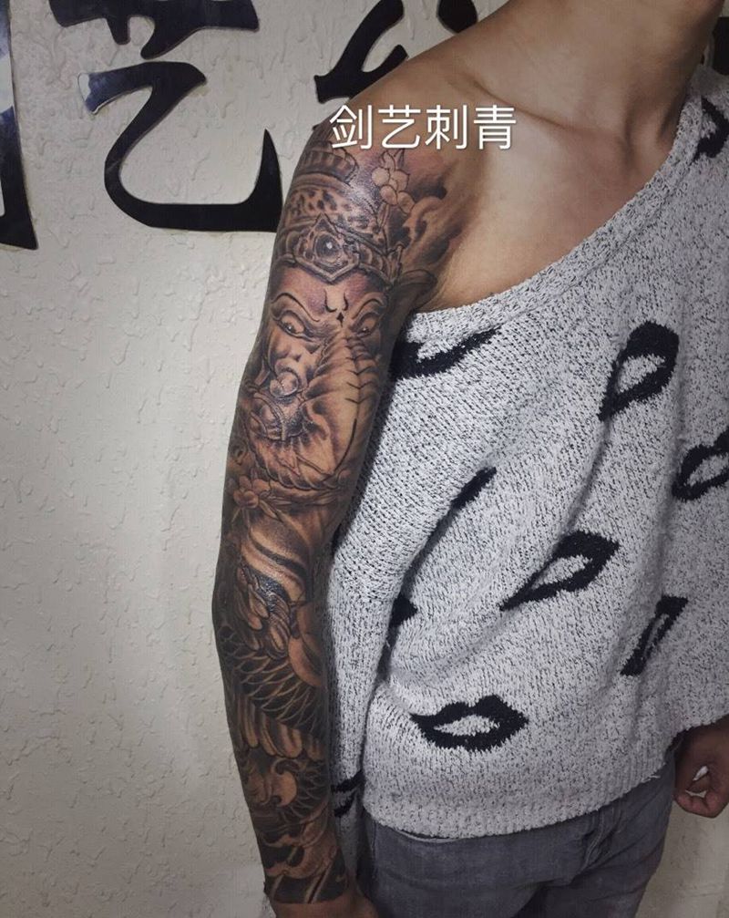 黑灰花臂纹身图片