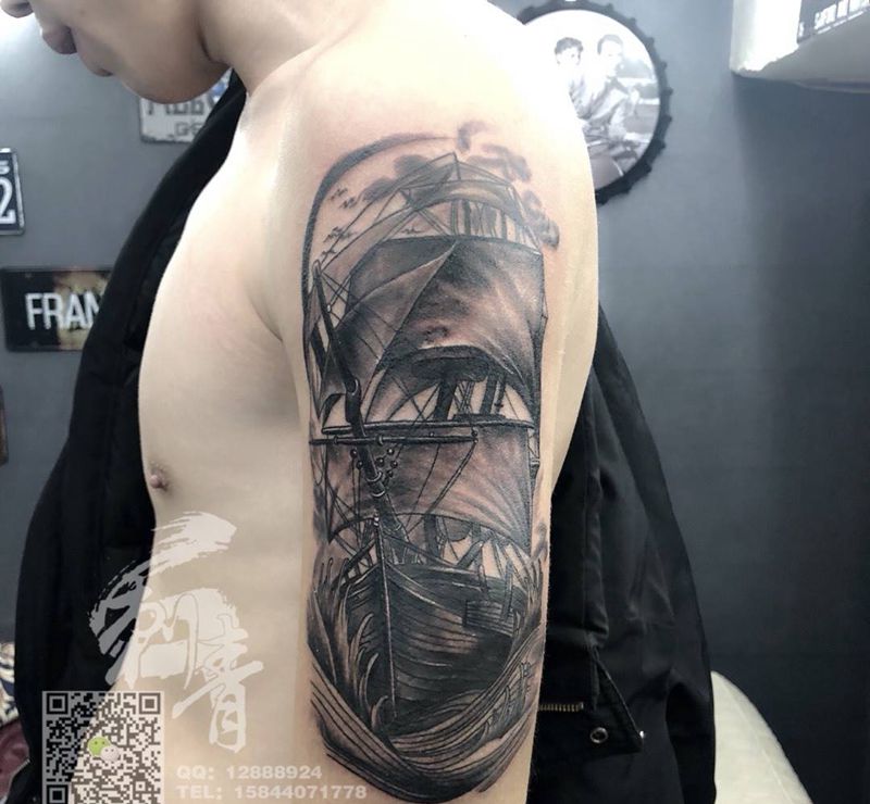 船纹身图片_手臂欧美写实水墨纹身图案
