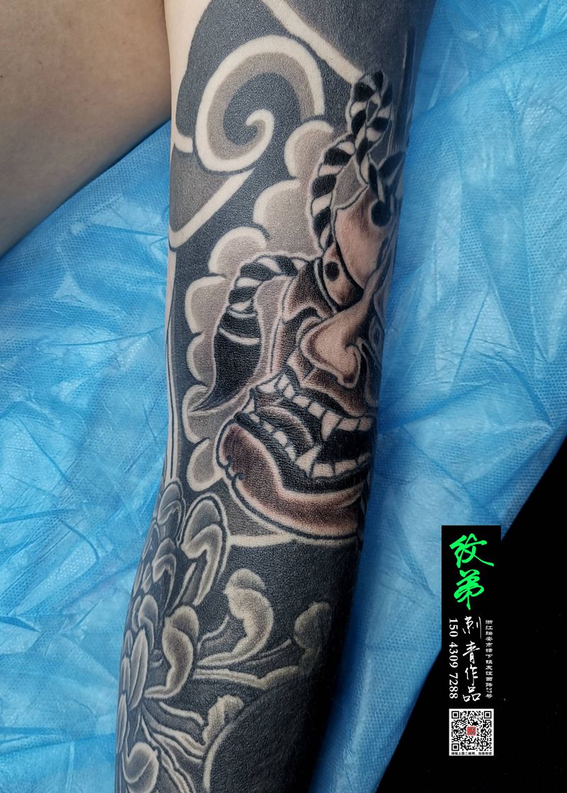 纹一点儿纹身图片_手臂老传统纹身图案