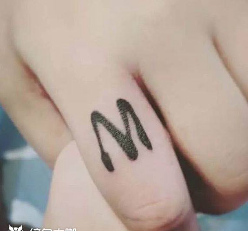 小字母纹身图片