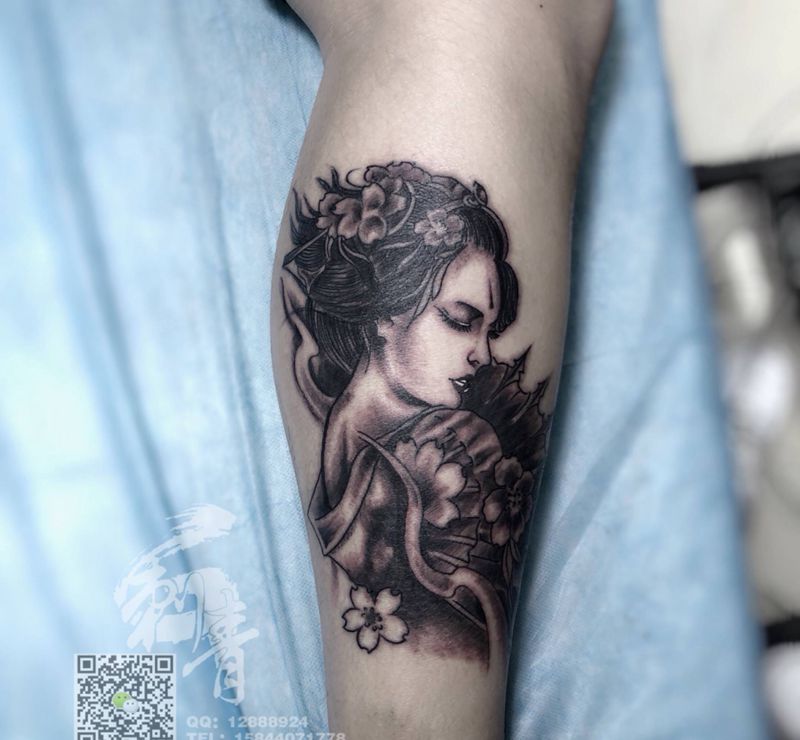 艺妓纹身图片_腿部新传统纹身图案