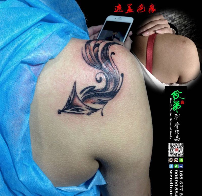 美狐纹身图片_肩部清新动物修改遮盖纹身图案