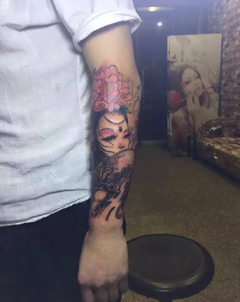 小臂美女纹身图片