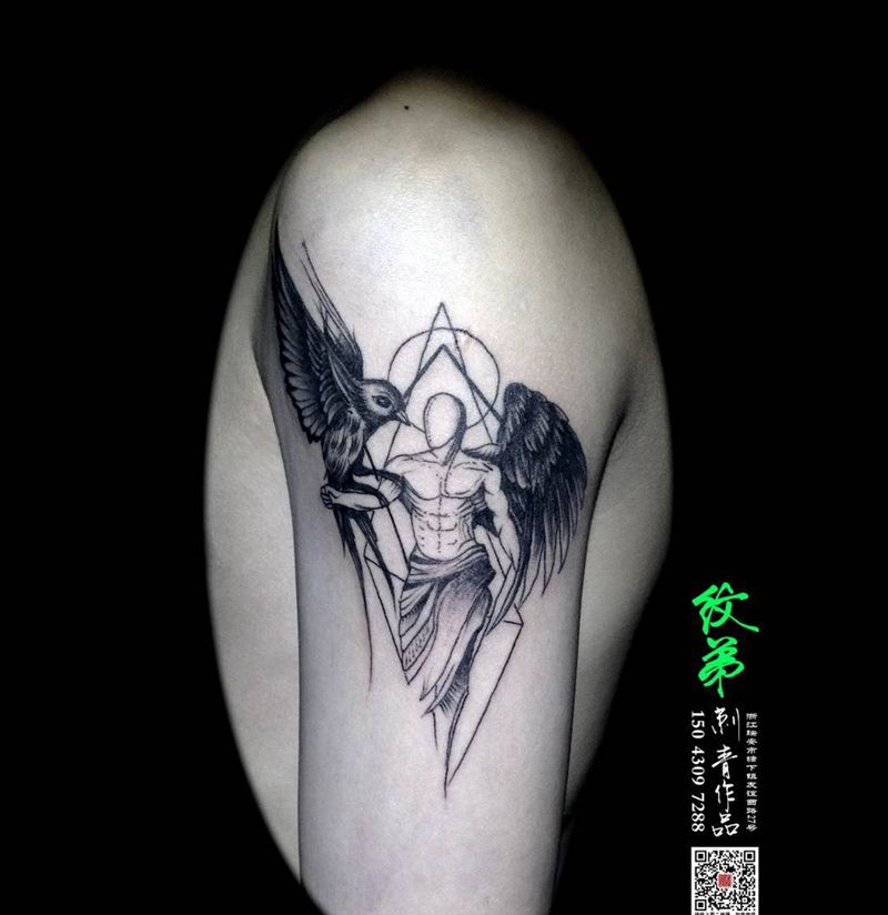 训鹰者纹身图片_成品手臂清新欧美人物动物几何纹身图案