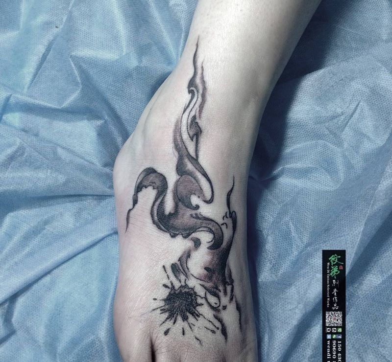 无上风~金鱼纹身图片_成品脚部传统清新动物纹身图案