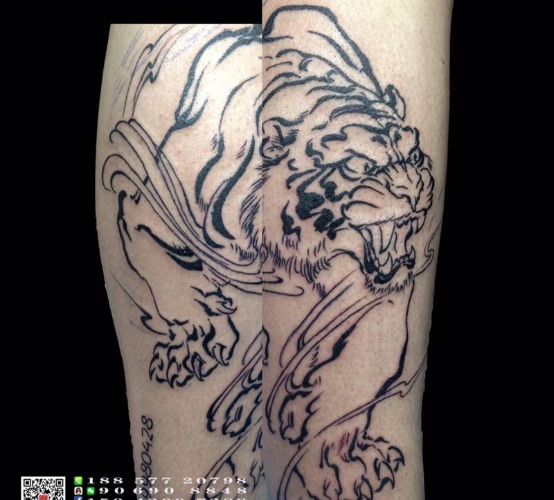 下山虎纹身图片_腿部传统动物纹身图案