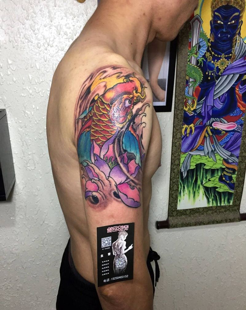 彩色鲤鱼纹身图片