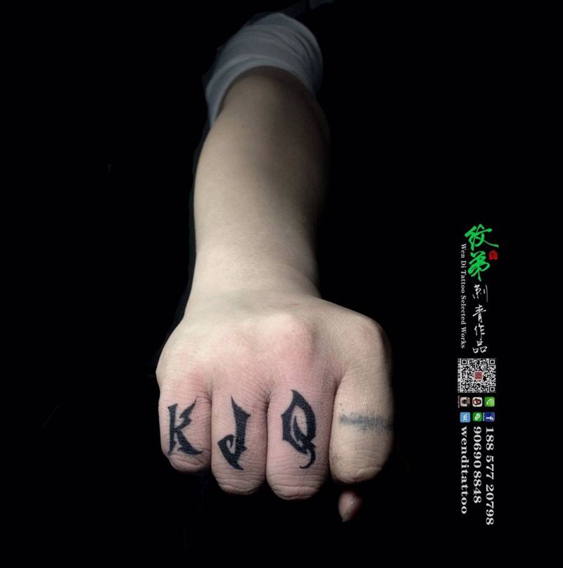 手指英文纹身图片_成品手部传统字符纹身图案