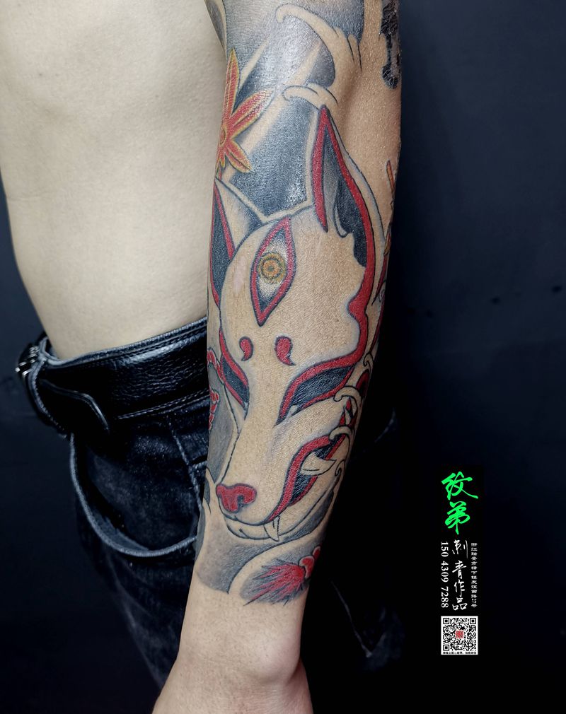 老传统花臂之包小臂完成纹身图片_手臂老传统纹身图案
