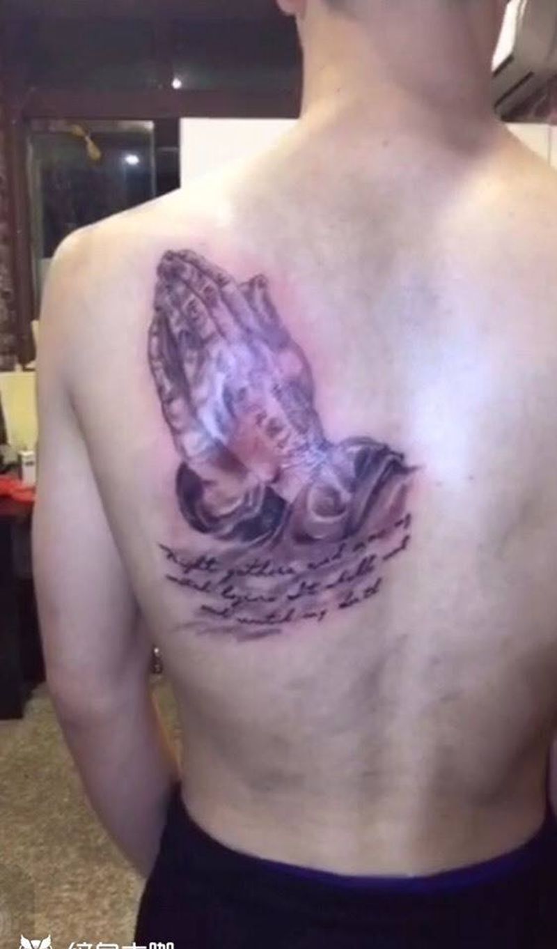 写实祈祷之手纹身图片