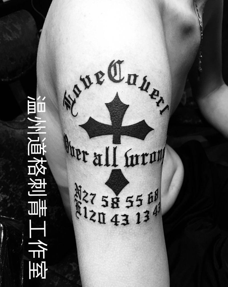 十字架纹身图片