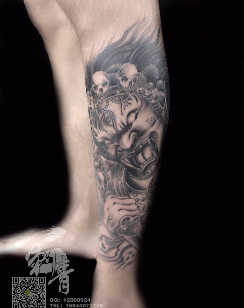 大黑天纹身图片_腿部老传统新传统纹身图案