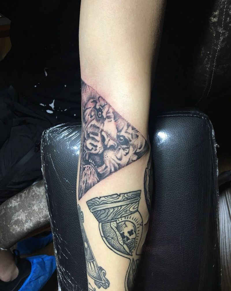 点刺虎纹身图片