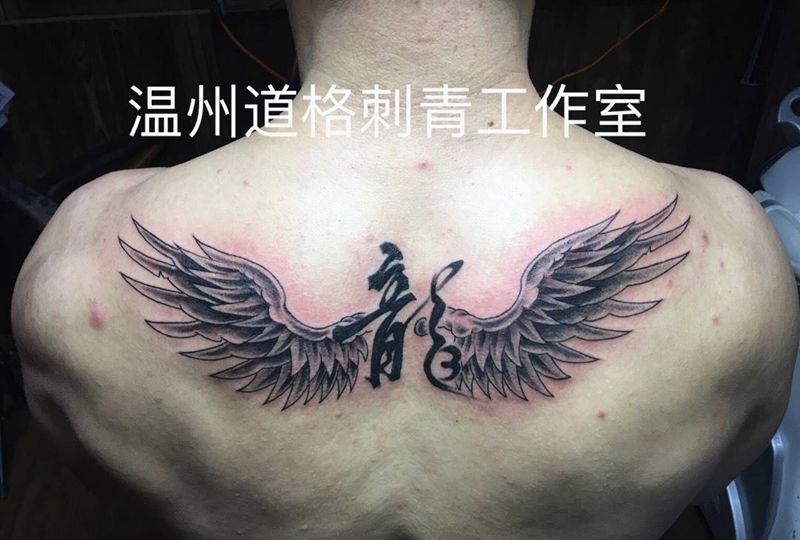 翅膀纹身图片