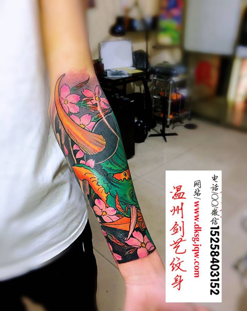 彩色小包臂纹身图片