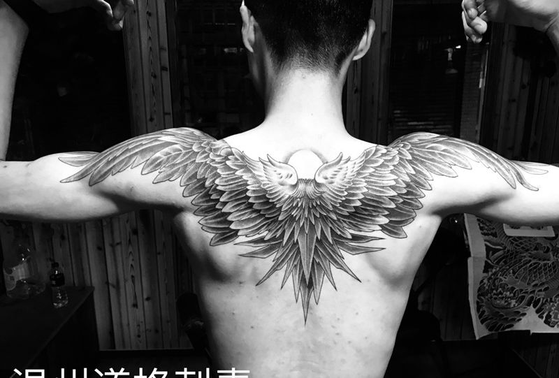 翅膀纹身图片