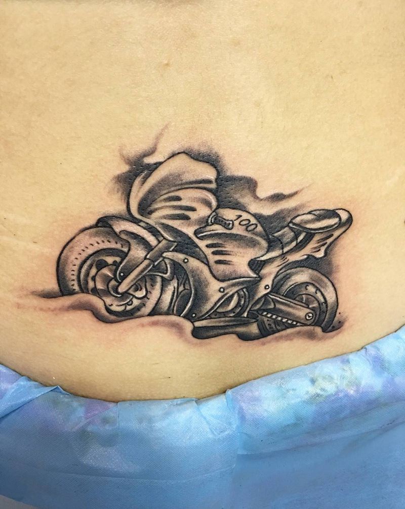 机车女孩纹身图片