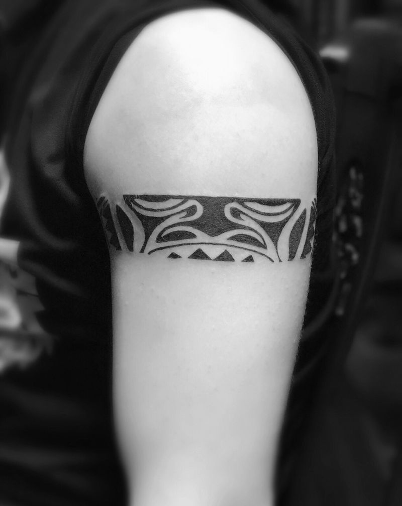 半圈玛雅图腾纹身图片