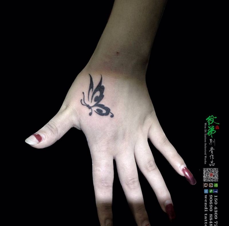 蝴蝶纹身图片_成品手部清新动物纹身图案