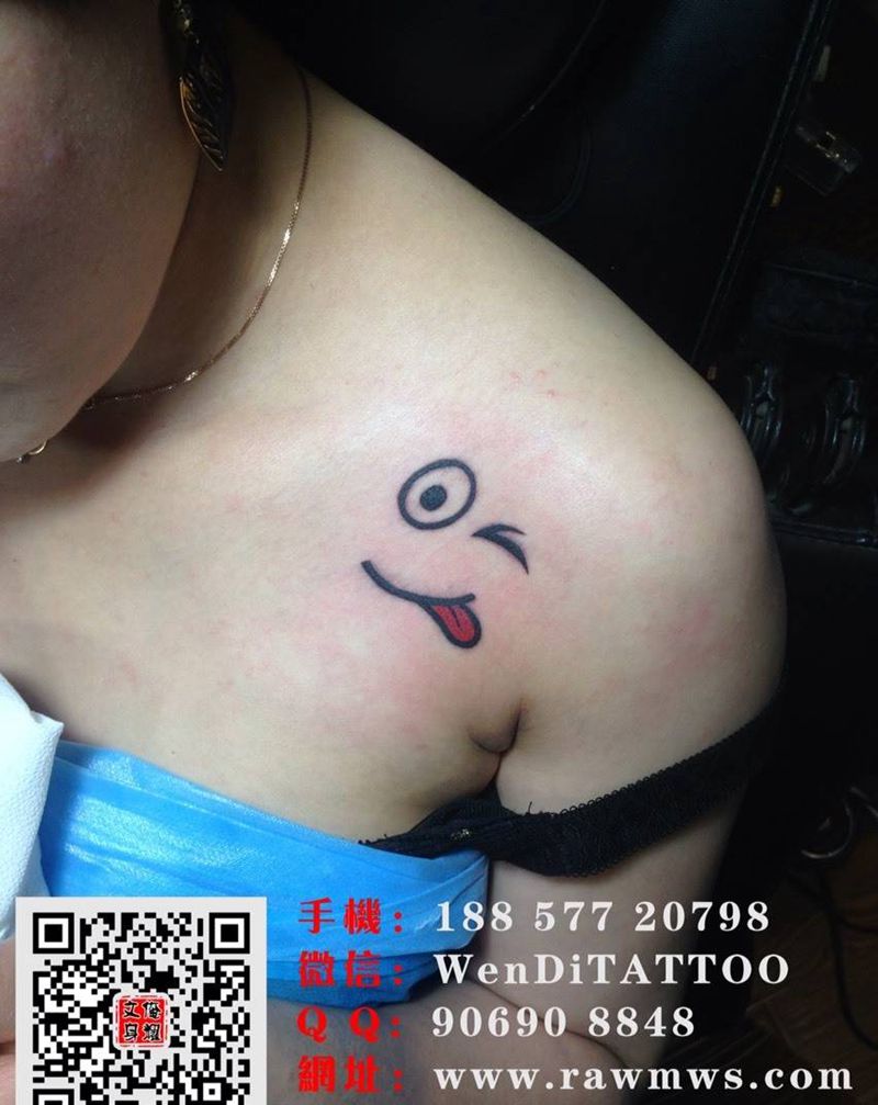 表情纹身图片_成品肩部胸部清新图腾人物纹身图案
