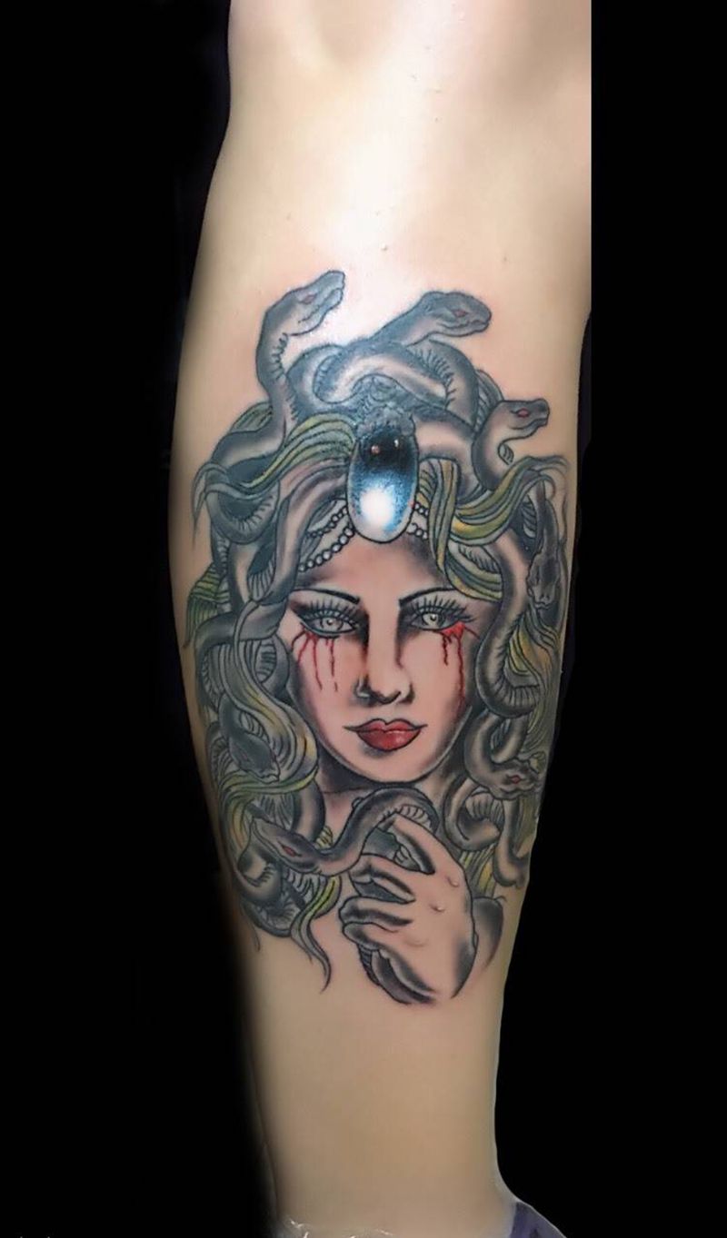 美杜莎纹身图片_腿部成品欧美肖像人物鬼神纹身图案
