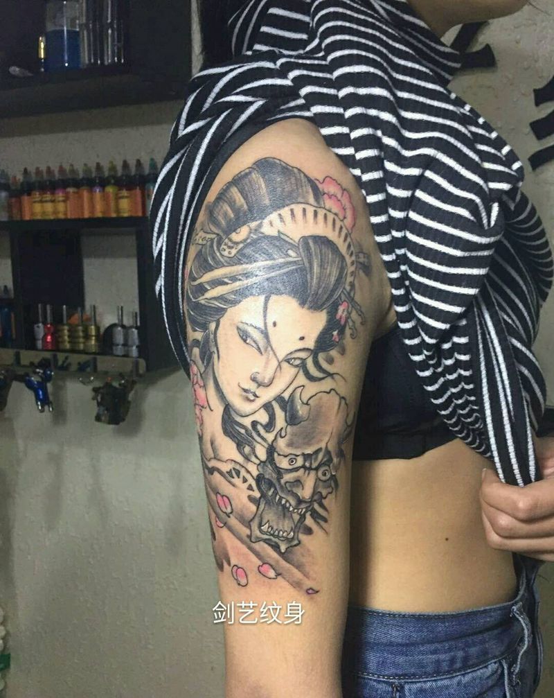 美女大臂纹身纹身图片