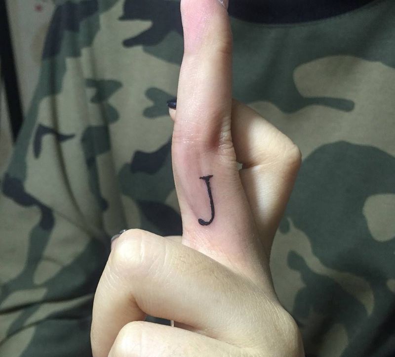 小字母纹身图片