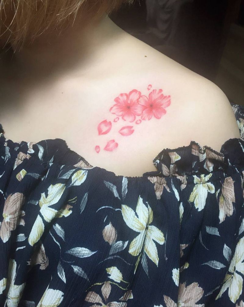 桃花纹身图片_成品肩部传统清新植物纹身图案