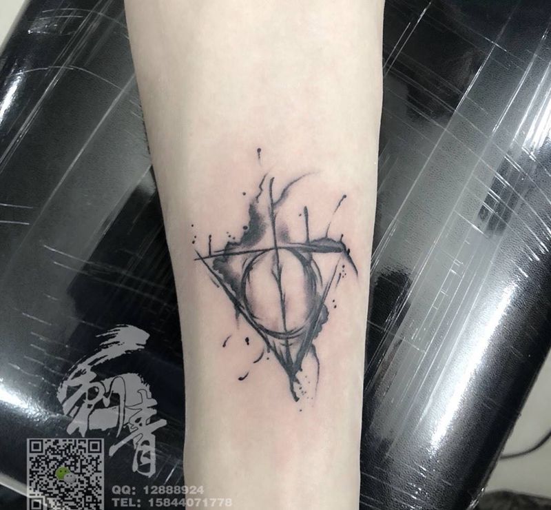 小水墨纹身图片_手臂水墨新传统纹身图案
