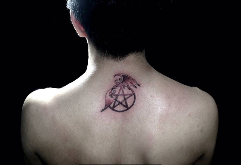 顾客自带图纹身图片_成品颈部传统几何纹身图案