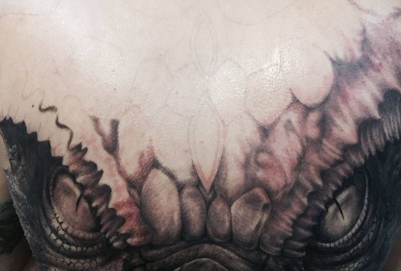 满背龙局部纹身图片