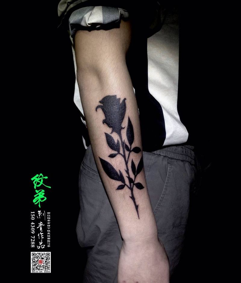 花落空留影！人归暗自香。纹身图片_成品手臂传统图腾植物纹身图案