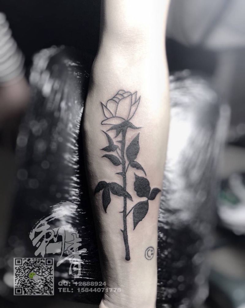 图腾玫瑰纹身图片_成品清新欧美图腾植物纹身图案