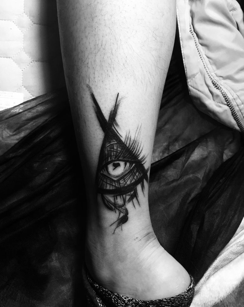 上帝之眼纹身图片_成品腿部欧美国画纹身图案