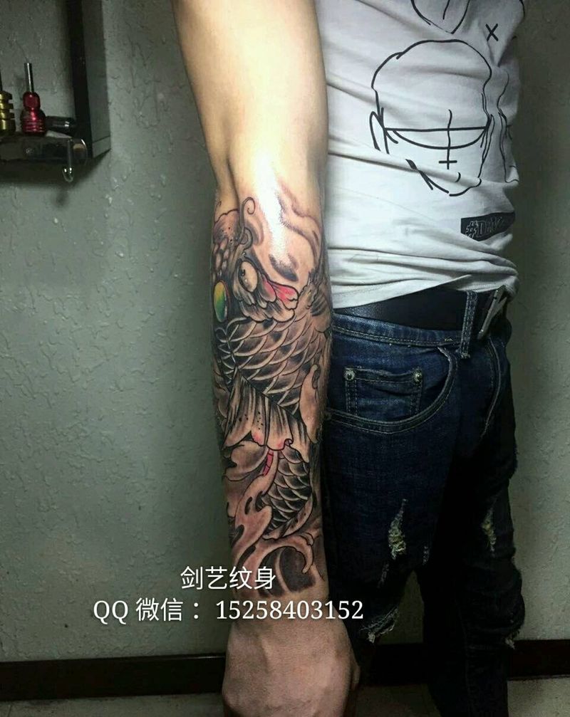 小臂锦鲤纹身图片