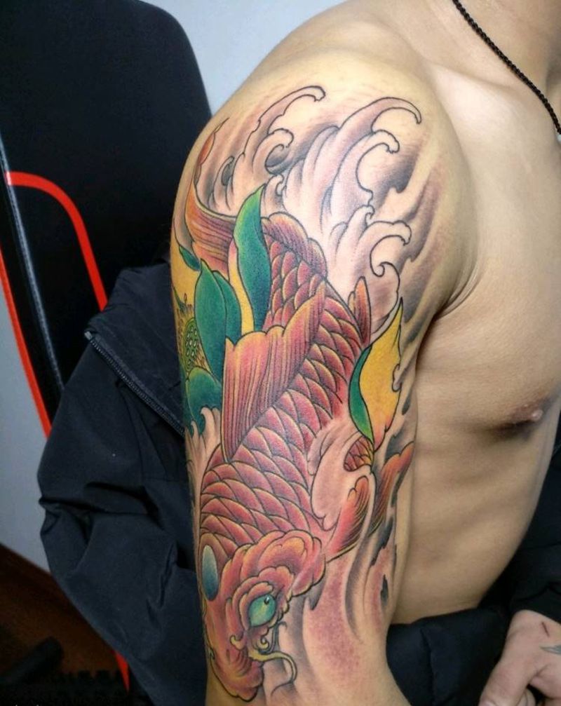 手臂锦鲤彩色纹身图片