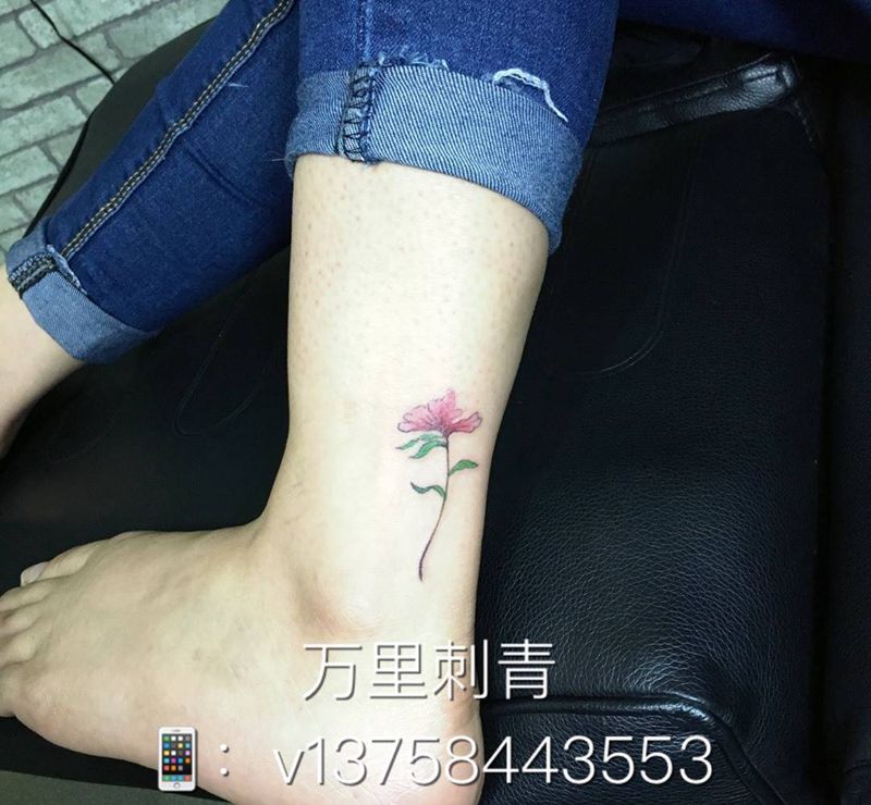 脚踝花纹身图片