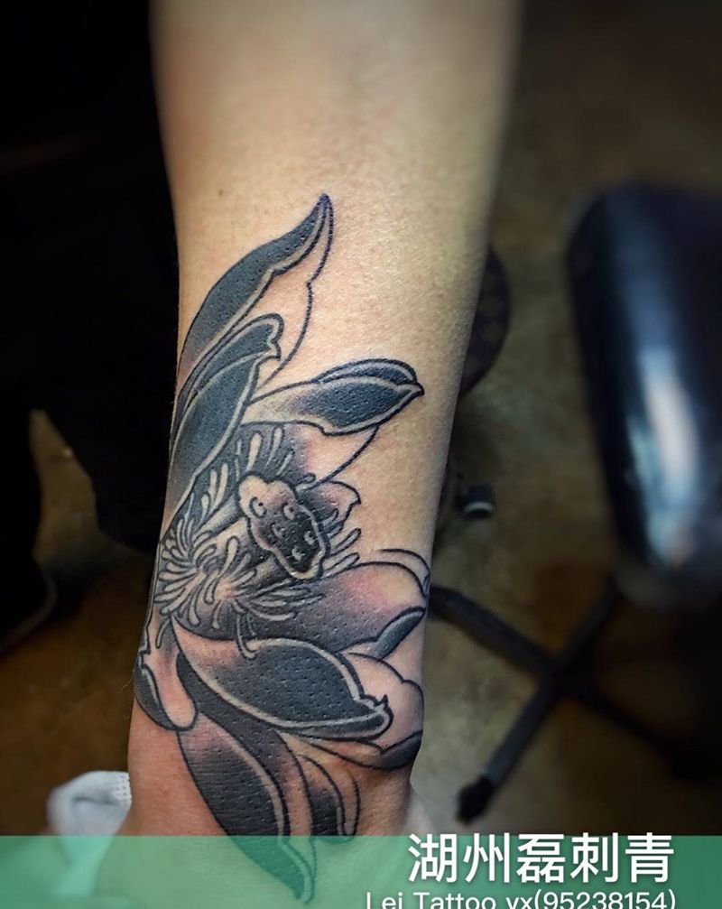 荷花遮盖纹身图片