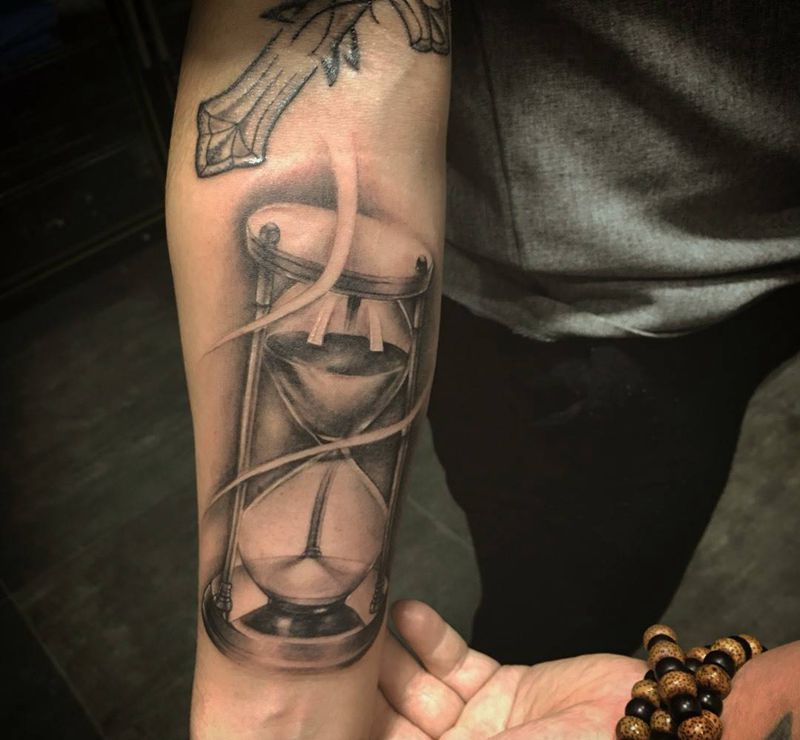 欧美沙漏纹身纹身图片_成品手臂欧美纹身图案