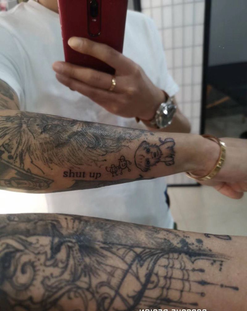 shut up纹身图片_手部手臂点刺几何小字母纹身图案