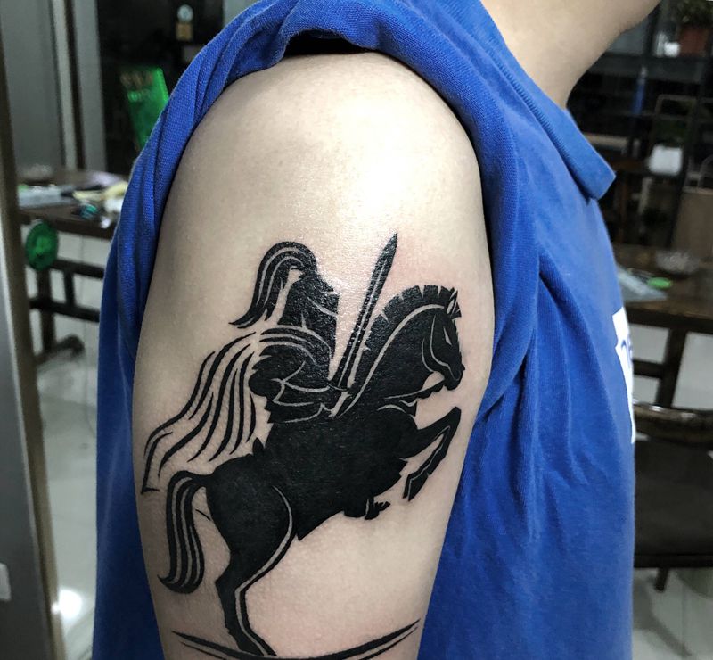 黑骑士纹身图片_手部图腾黑骑士纹身图案