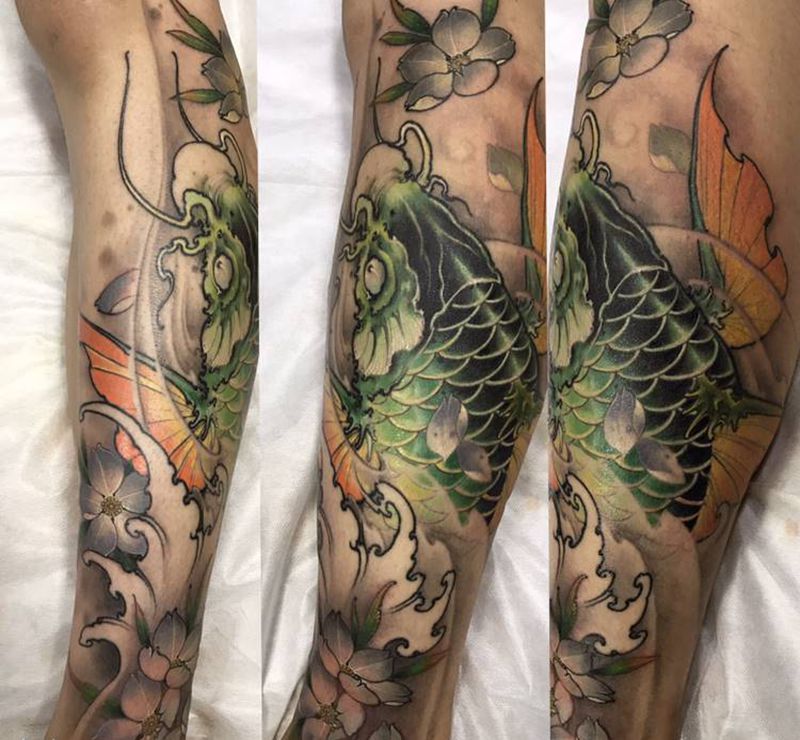 锦鲤纹身图片_腿部新传统锦鲤绿鲤鱼传统小腿纹身图案