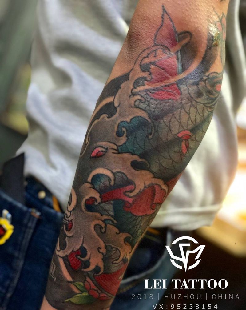 鲤鱼包小臂纹身图片