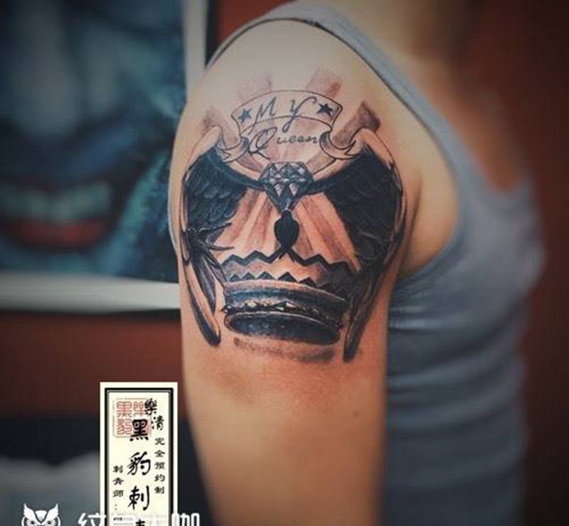 皇冠翅膀纹身图片