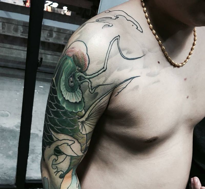 鲤鱼花臂纹身图片