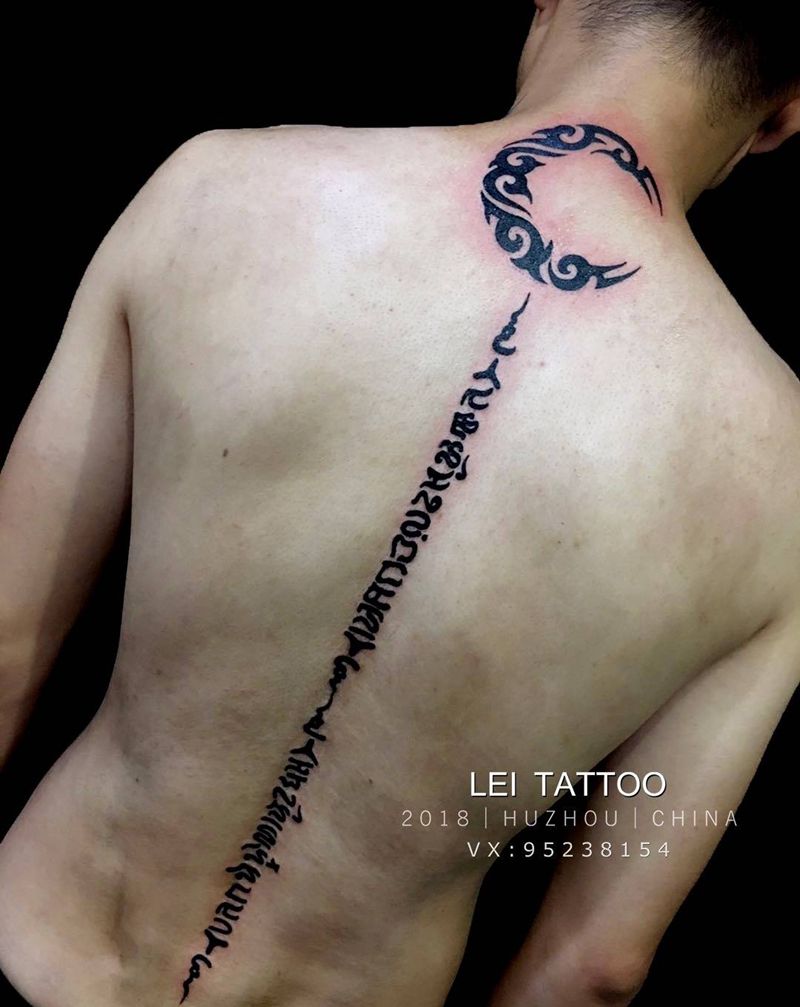 脊椎纹身图片