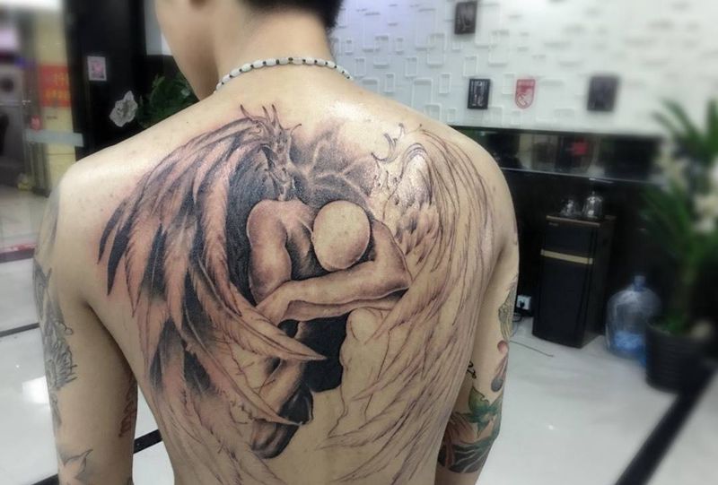 满背纹身图片_成品背部欧美人物纹身图案