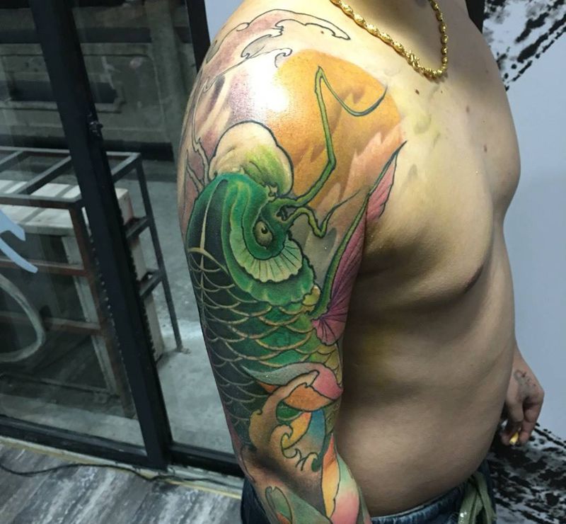 鲤鱼花臂纹身图片